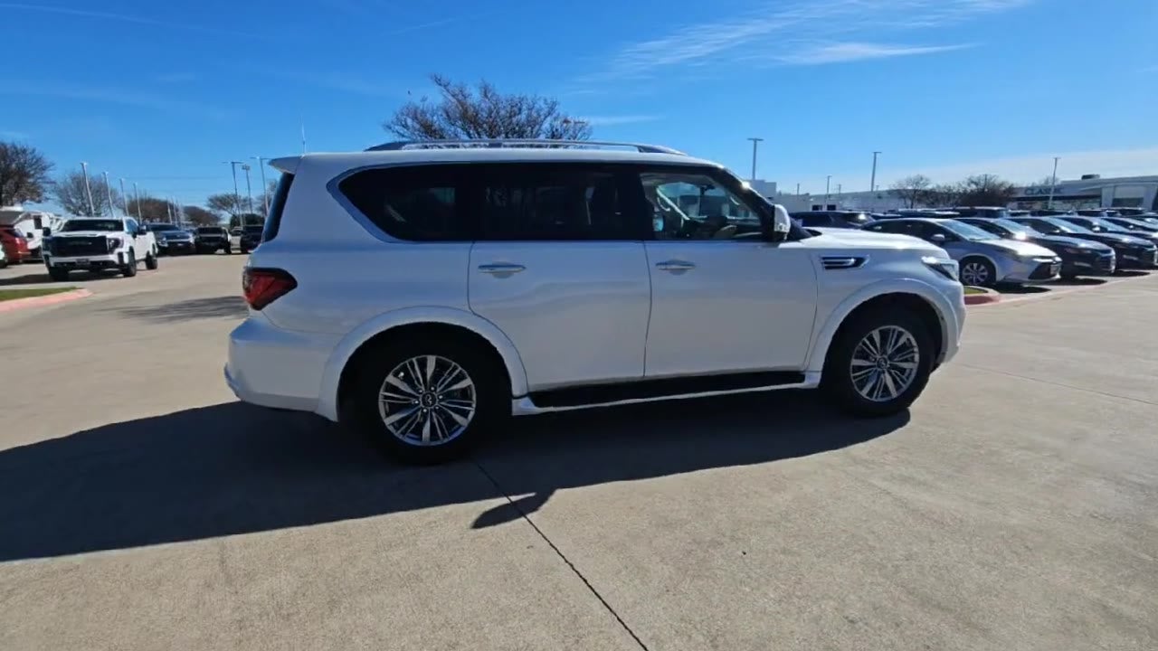 2023 INFINITI QX80 LUXE