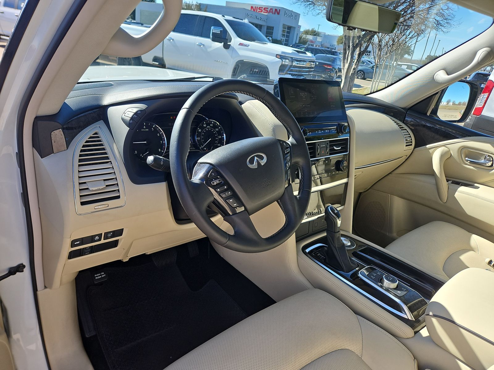 2023 INFINITI QX80 LUXE