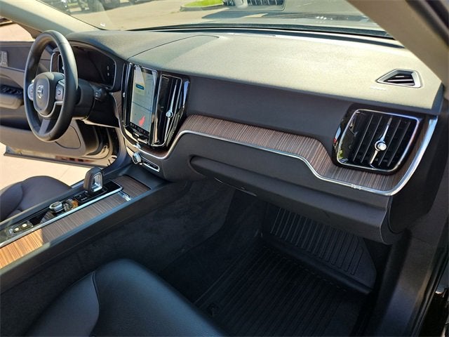 2022 Volvo XC60 B5 Momentum