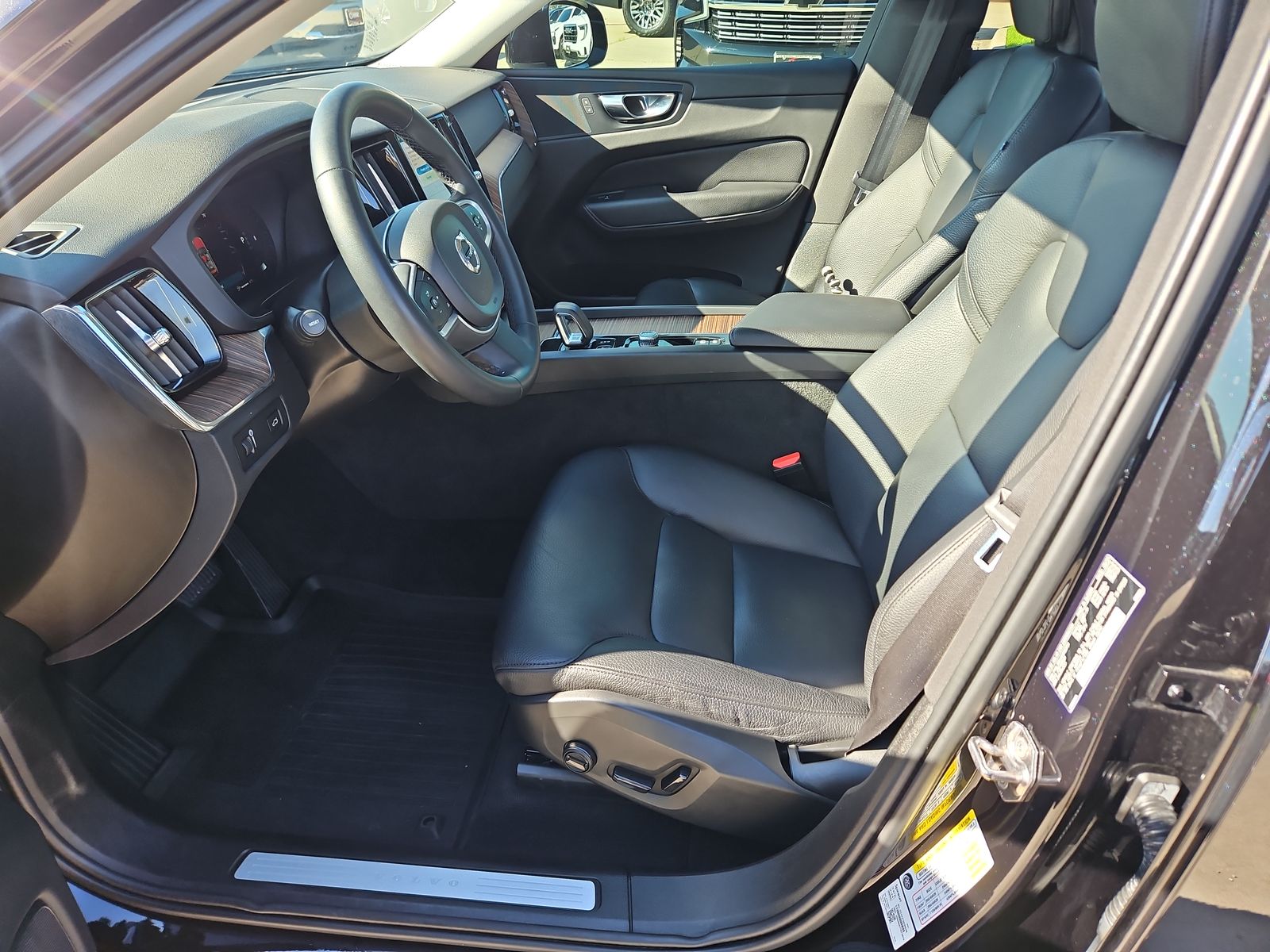 2022 Volvo XC60 B5 Momentum