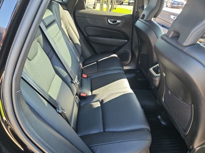2022 Volvo XC60 B5 Momentum