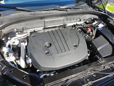 2022 Volvo XC60 B5 Momentum